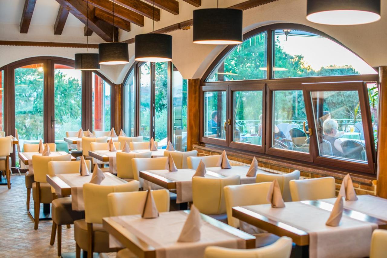 Hotel Villa Върсар Екстериор снимка