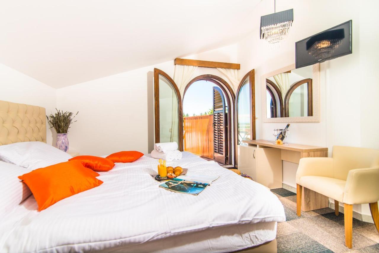 Hotel Villa Върсар Екстериор снимка