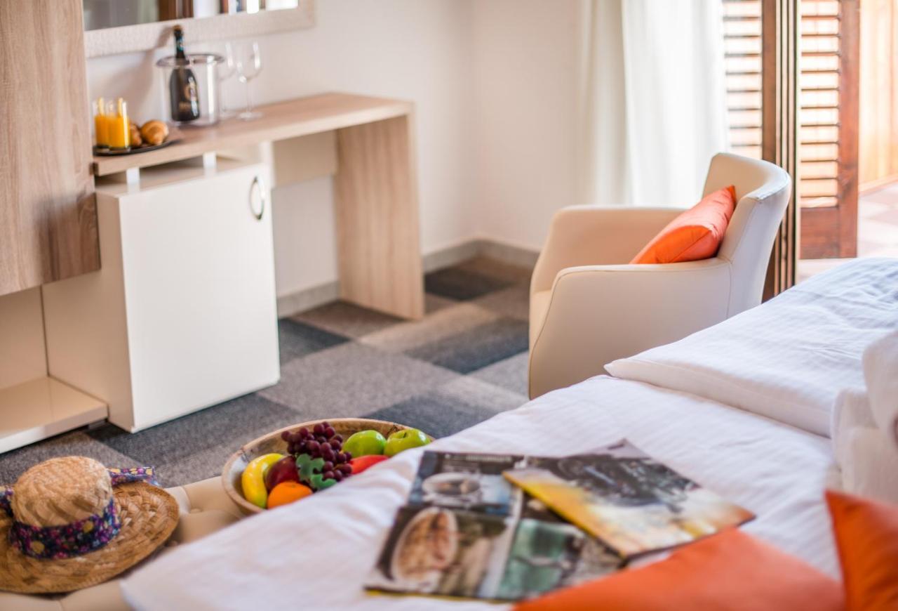 Hotel Villa Върсар Екстериор снимка