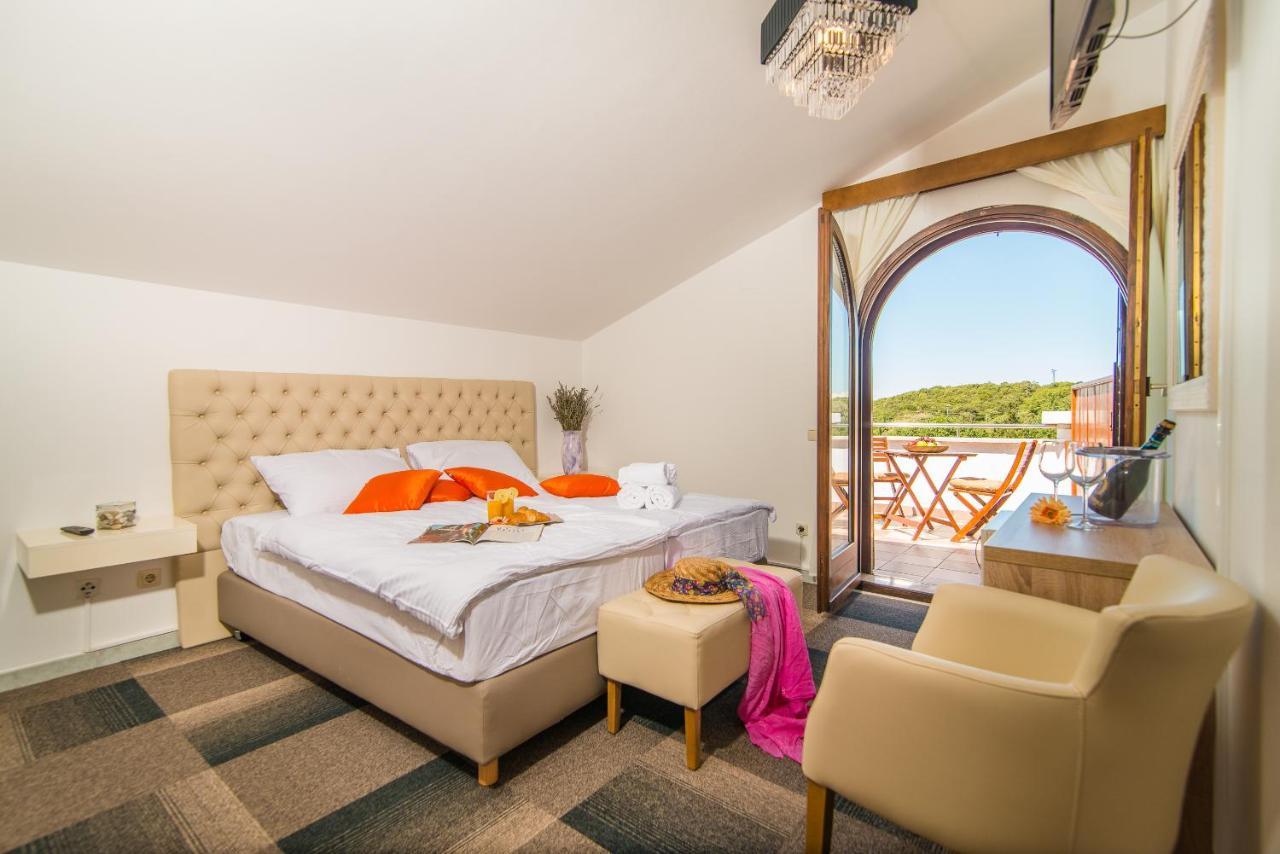 Hotel Villa Върсар Екстериор снимка