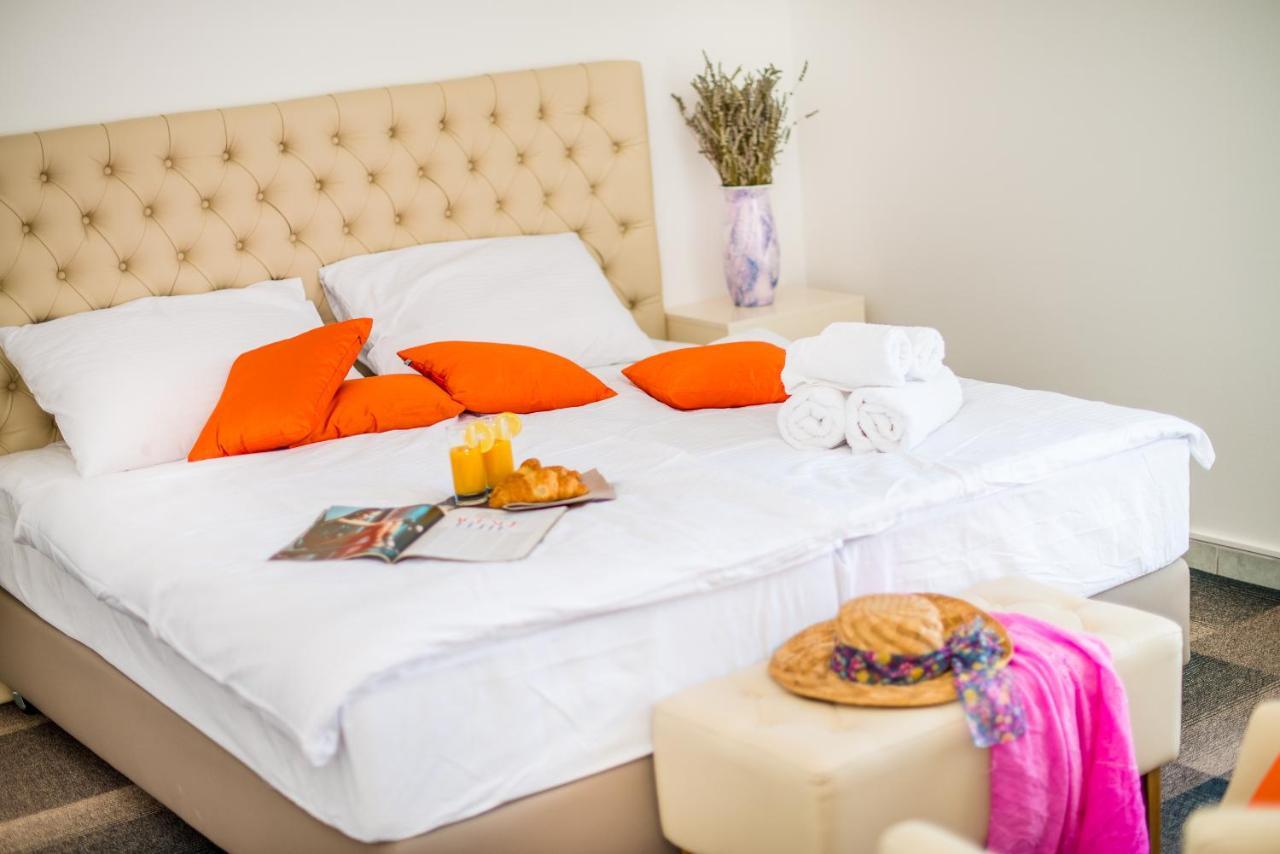 Hotel Villa Върсар Екстериор снимка