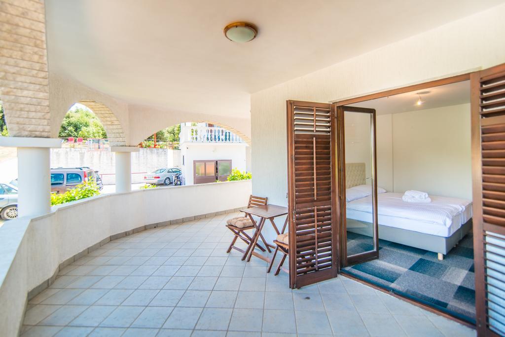 Hotel Villa Върсар Екстериор снимка