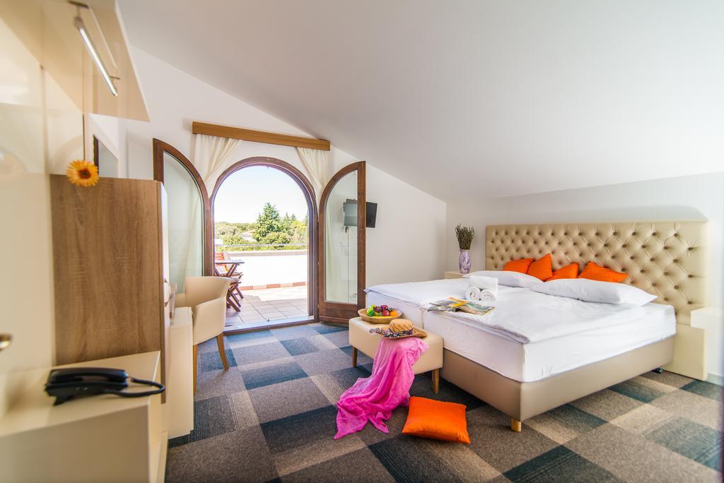 Hotel Villa Върсар Екстериор снимка