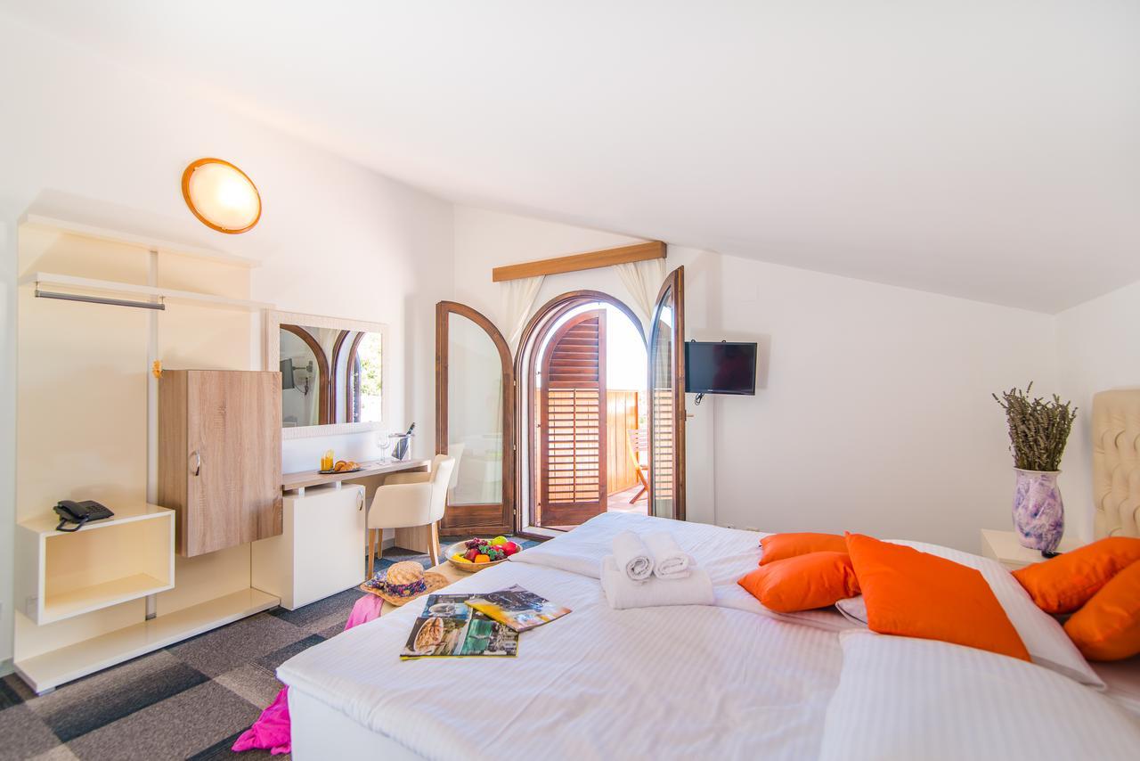 Hotel Villa Върсар Екстериор снимка