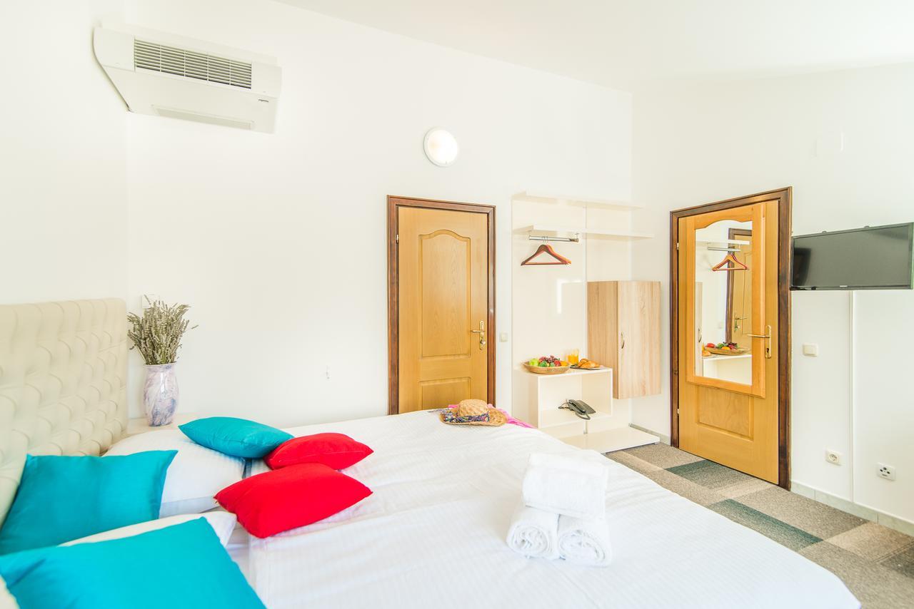 Hotel Villa Върсар Екстериор снимка