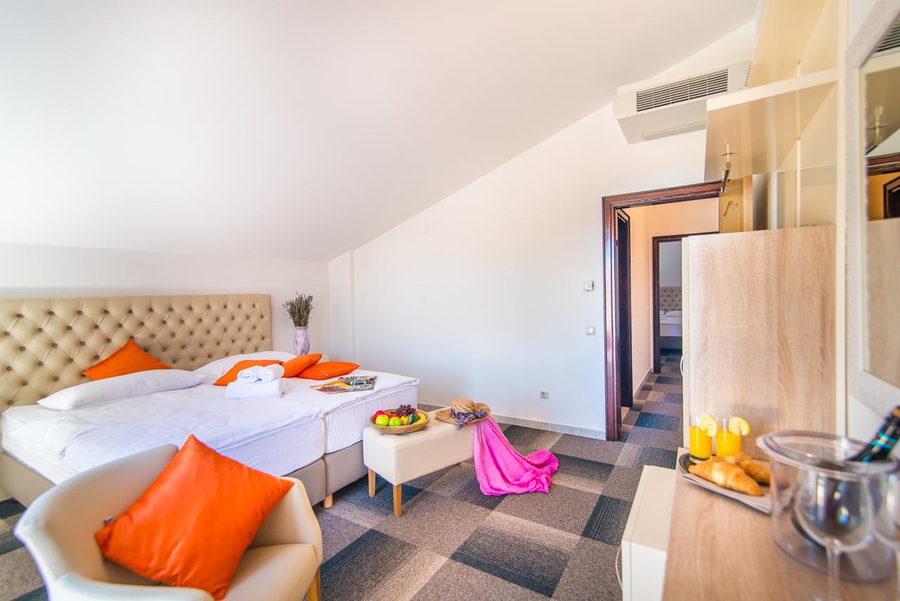 Hotel Villa Върсар Екстериор снимка
