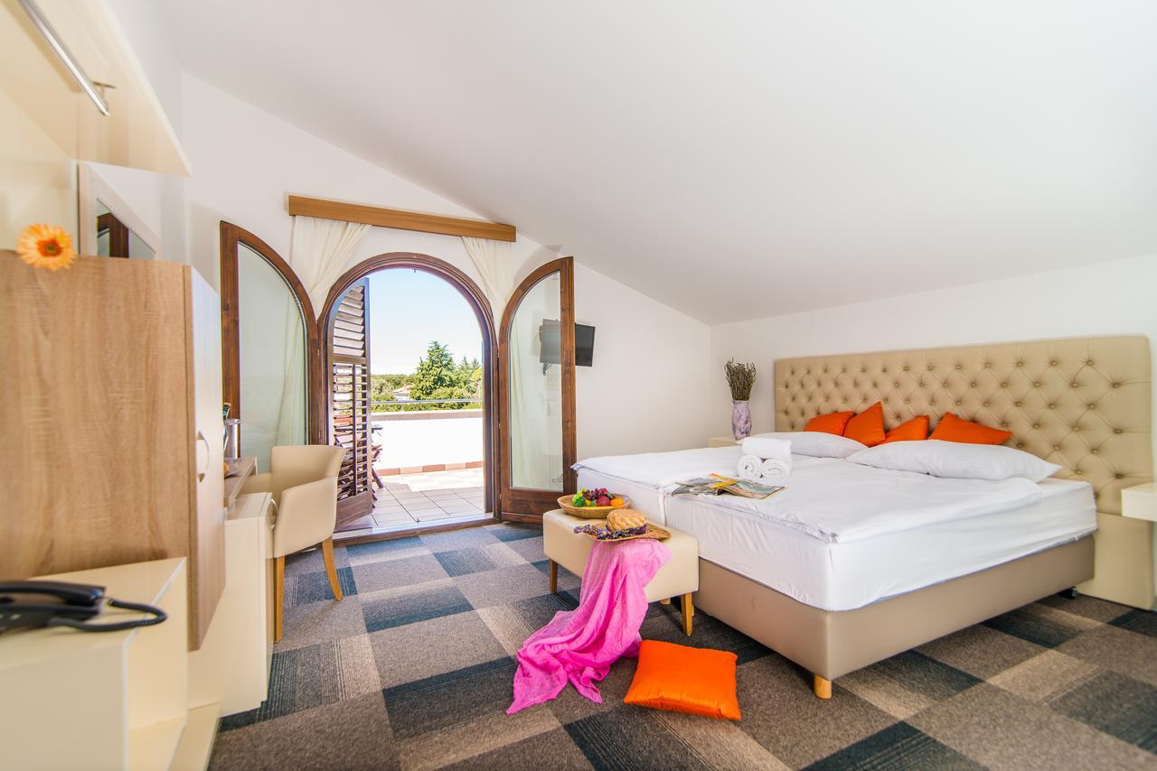 Hotel Villa Върсар Екстериор снимка