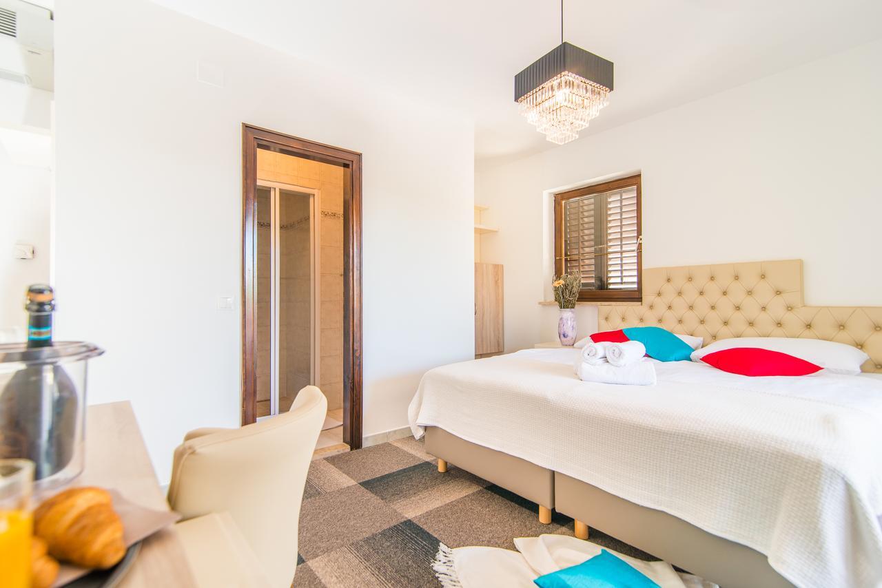 Hotel Villa Върсар Екстериор снимка