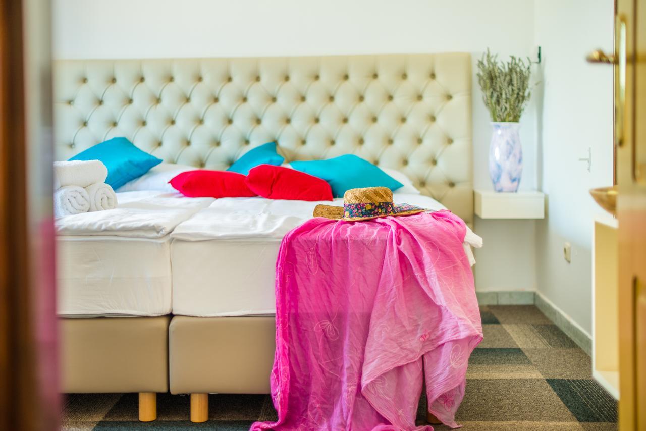 Hotel Villa Върсар Екстериор снимка