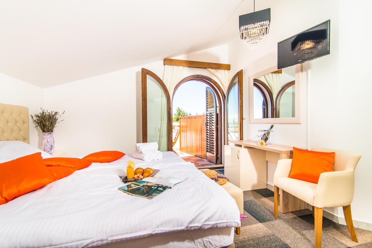 Hotel Villa Върсар Екстериор снимка
